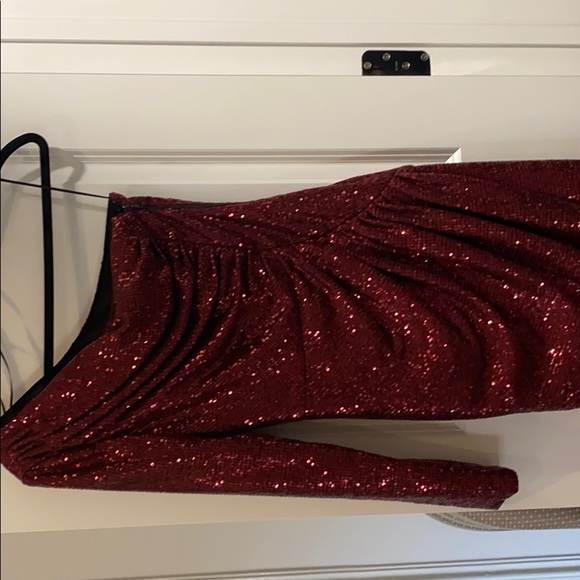 RASARIO one shoulder sequin dress in burgundy - Picture 3 of 7